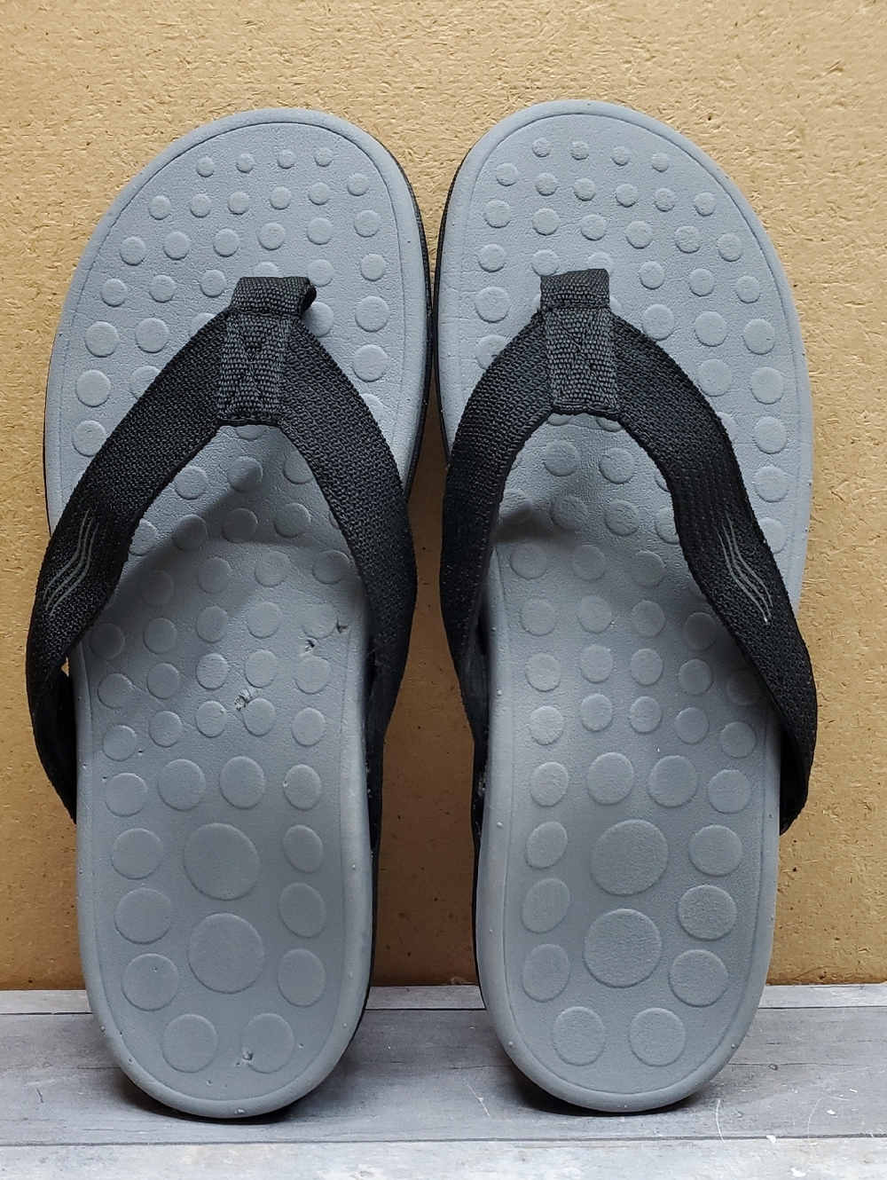 Orthaheel Unisex Black and Gray Wave Toe Post Sandals Size M 8 / W 9